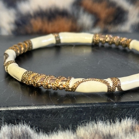 Susan Graver Ivory & Gold Vintage style Women's Bangle Bracelet - Picture 3 of 7